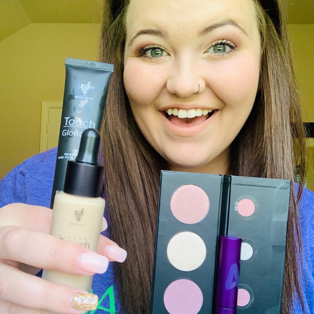 Younique presenter💜